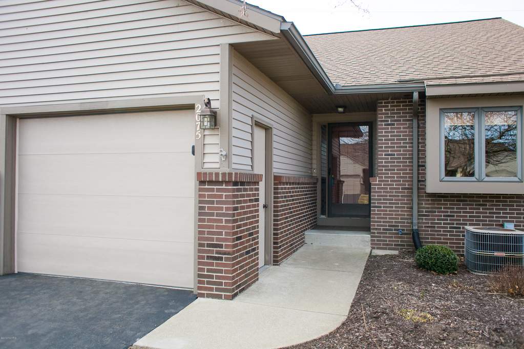 2075 Lakeview Drive, Zeeland, MI 49464 MLS 18010719 properties SW