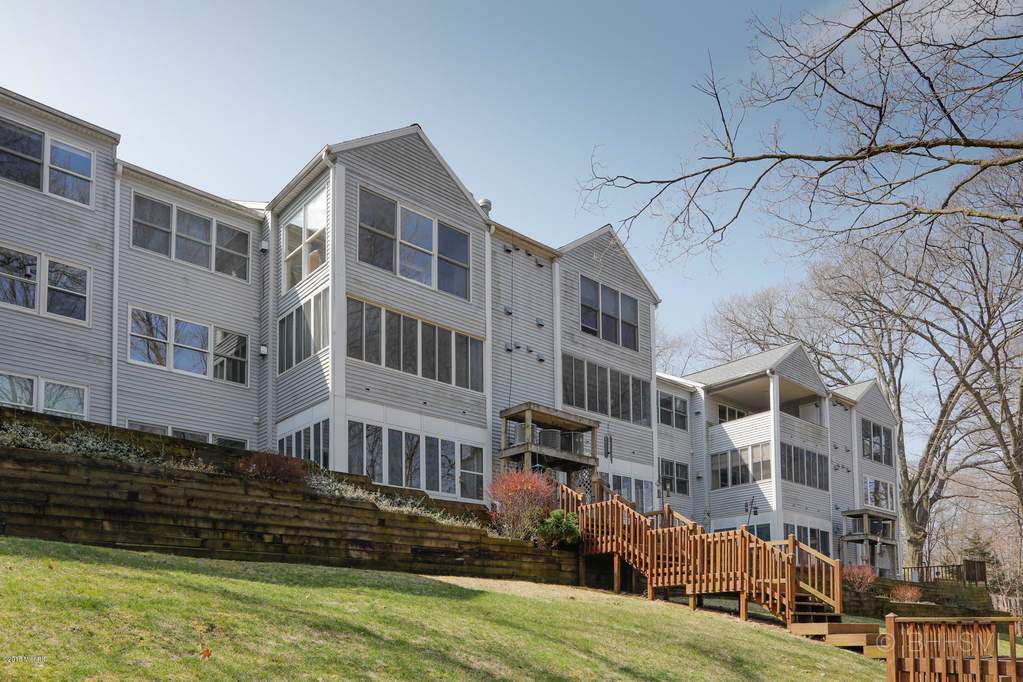 2216 Parkview Avenue D2, Kalamazoo, MI 49008 MLS 18016568