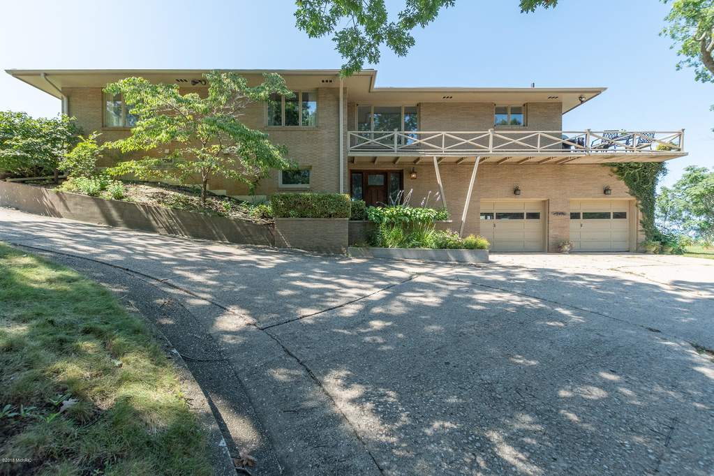 3406 W Marquette Woods Road, Stevensville, MI 49127 MLS 19011943