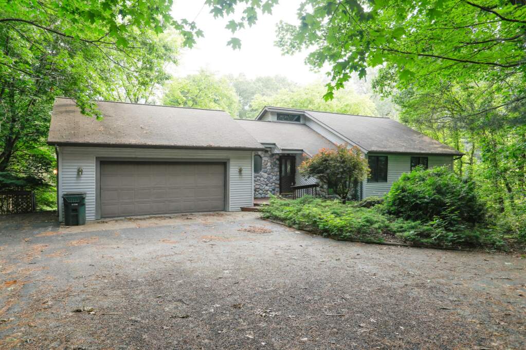 707 72nd Avenue, Lawton, MI 49065 MLS 19028641 properties SW Michigan