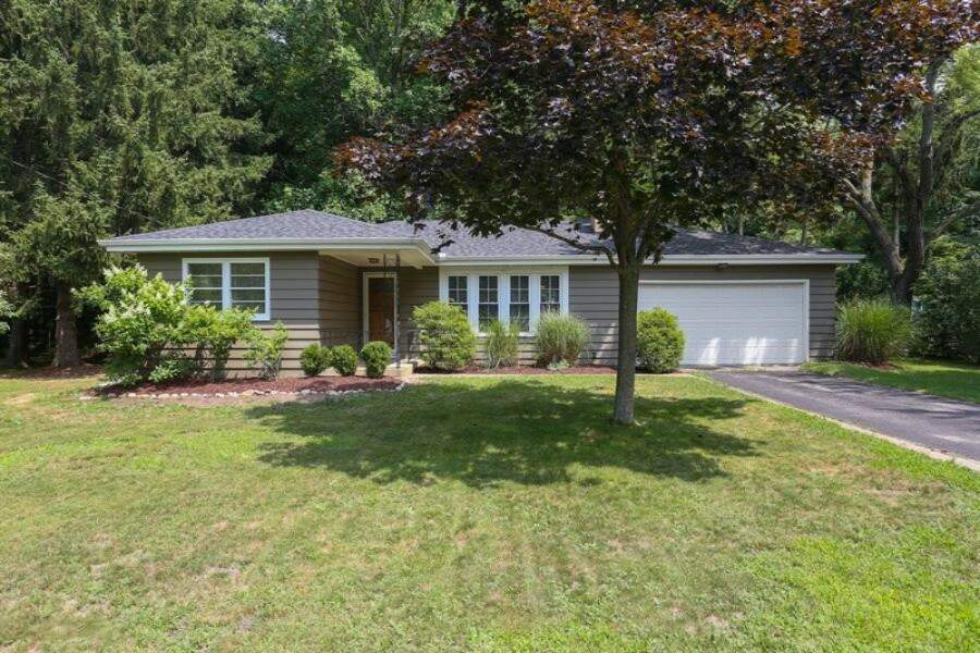 6713 Parkway Drive, Sawyer, MI 49125 MLS 20002506 properties SW