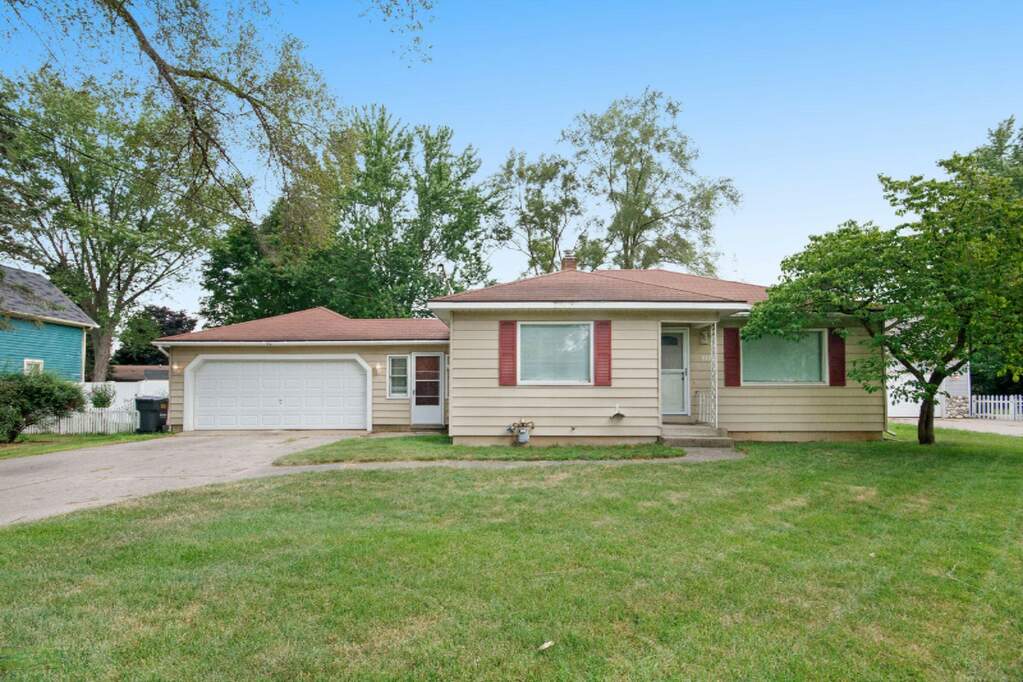 1051 52nd Street Se, Kentwood, MI 49508 MLS 20030163 properties