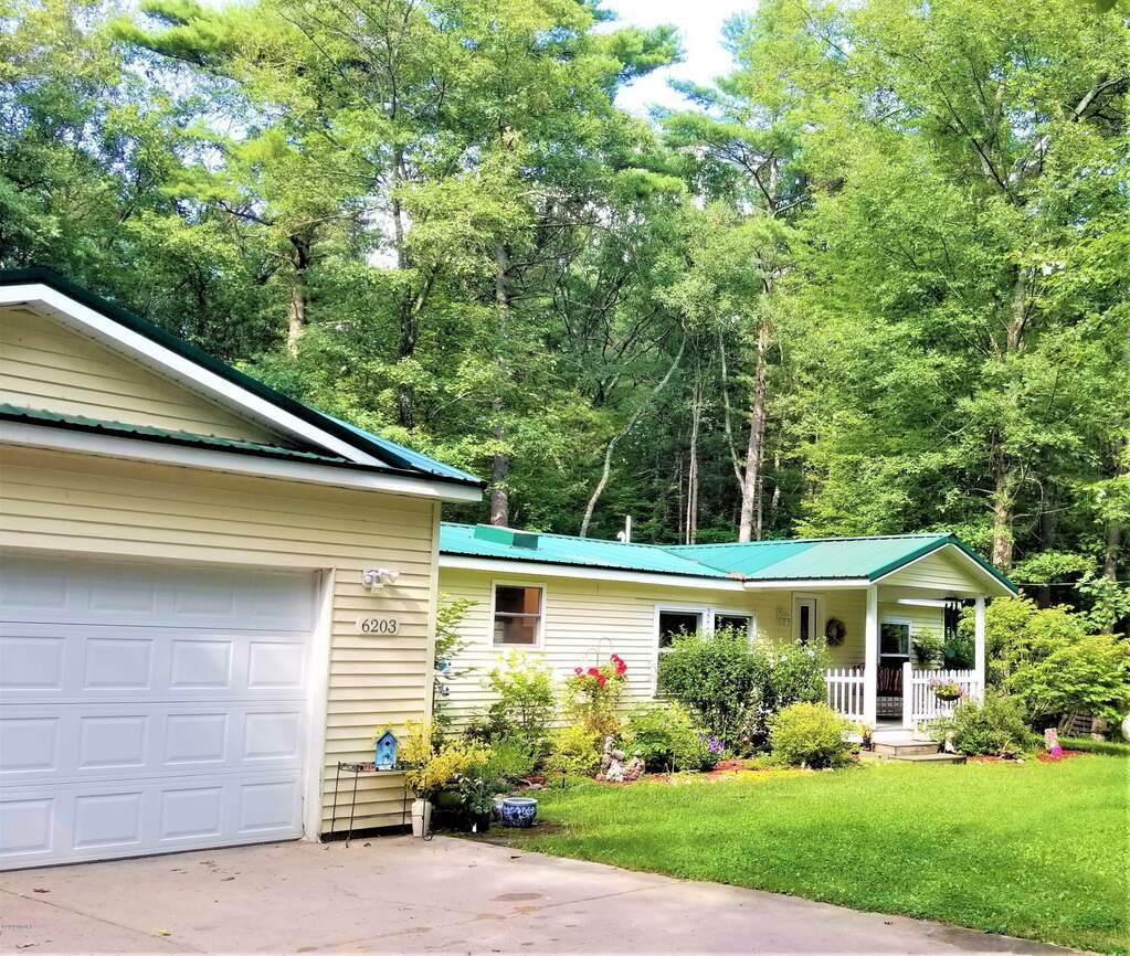 6203 E 52nd Street, Newaygo, MI 49337 MLS 20032541 properties SW