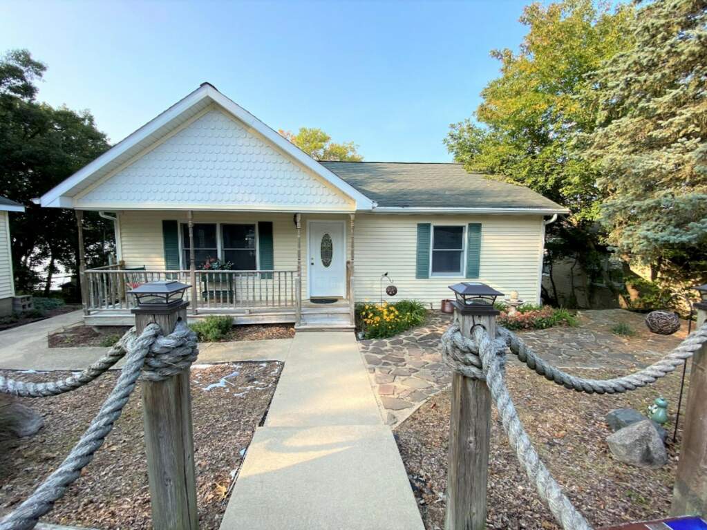 6918 Shoreline Drive, Delton, MI 49046 MLS 20045469 properties SW