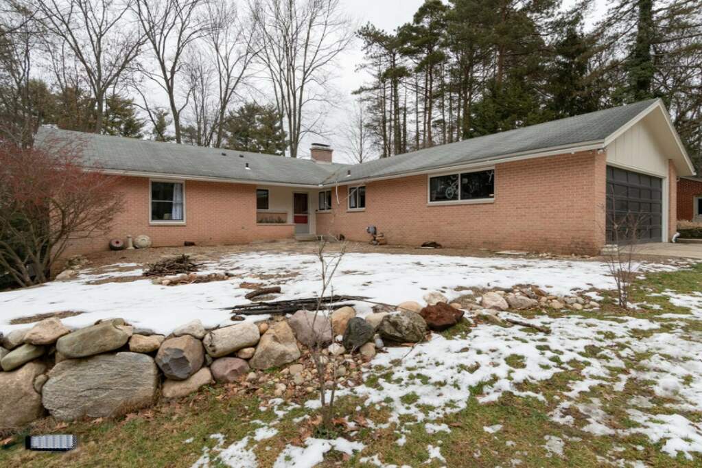 3420 Pine Grove Lane, Kalamazoo, MI 49008 MLS 21001555 properties