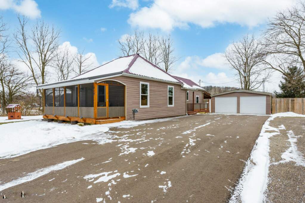 910 S Lagrave Street, Paw Paw, MI 49079 MLS 21002204 properties