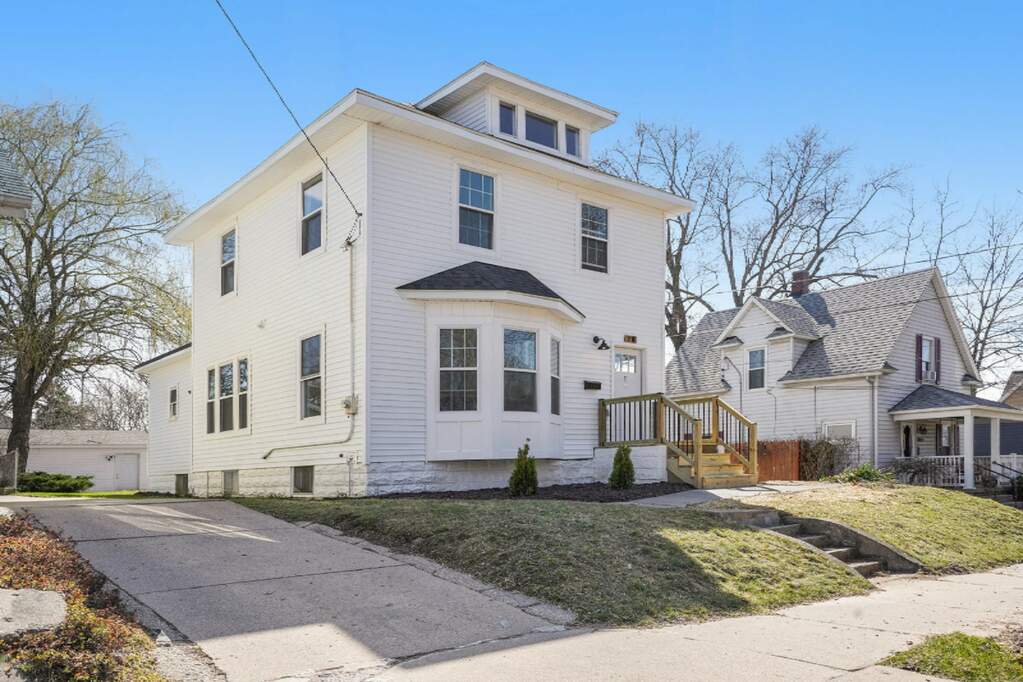 20 Knapp Street Nw, Grand Rapids, MI 49505 MLS 21010713