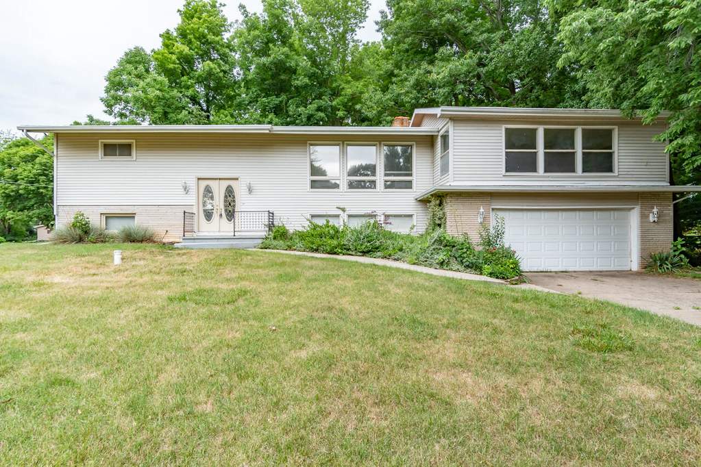 3075 St Joseph River Drive, Benton Harbor, MI 49022 MLS 21024610 properties SW Michigan