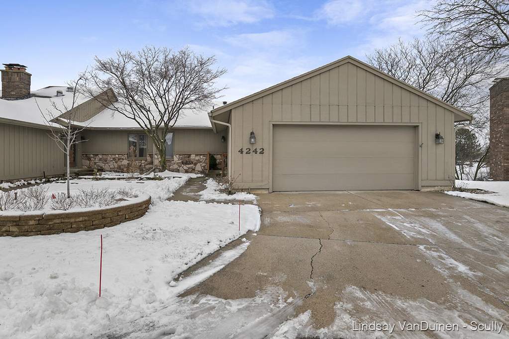 4242 Walnut Hills Lane Se 8, Kentwood, MI 49512 MLS 21119382