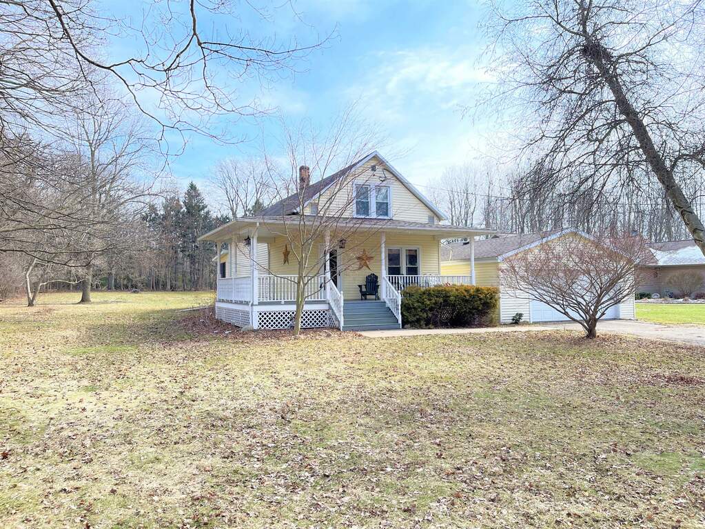 4815 Huntoon Avenue, Watervliet, MI 49098 MLS 22008683 properties SW Michigan