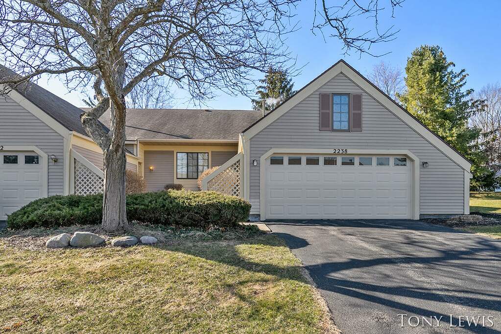 2238 Southgate Drive Se, Kentwood, MI 49508 MLS 22010513 properties