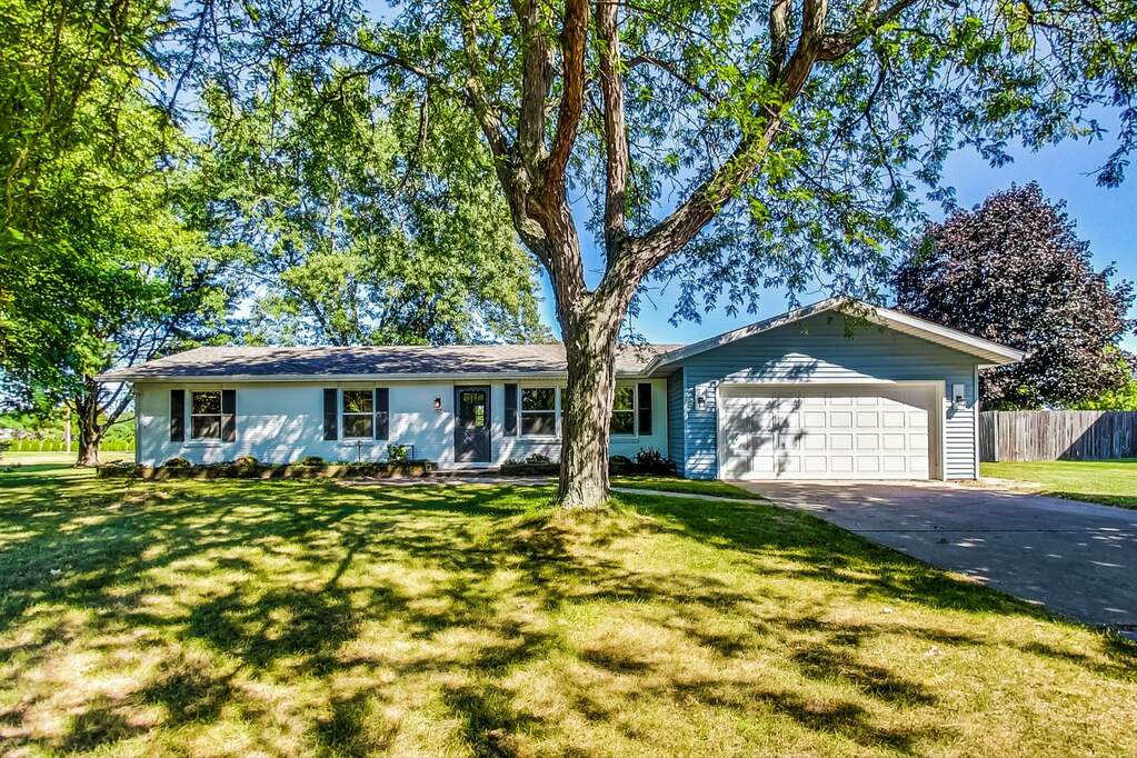 707 Royal Crest Drive, St. Joseph, MI 49085 MLS 22038043