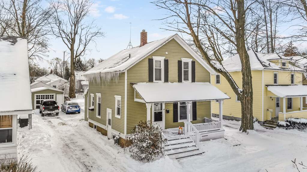 102 E 23rd Street, Holland, MI 49423 MLS 22051479 properties SW Michigan