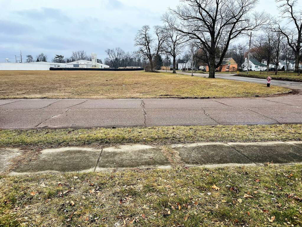 221 Lester Avenue, Dowagiac, MI 49047 MLS 23000127 properties SW