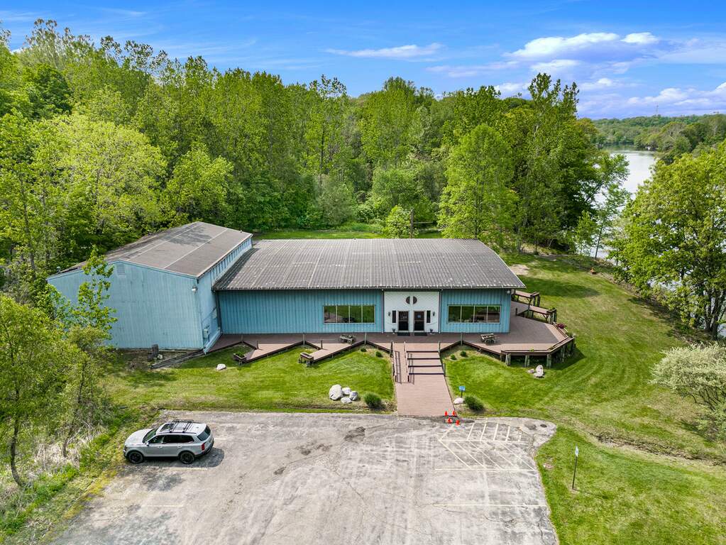 15437 Red Bud Trail N, Buchanan, MI 49107 MLS 23002940 properties