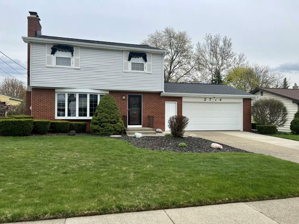 2714 Valley Avenue Nw, Grand Rapids, MI 49544 | MLS# 23013358 ...