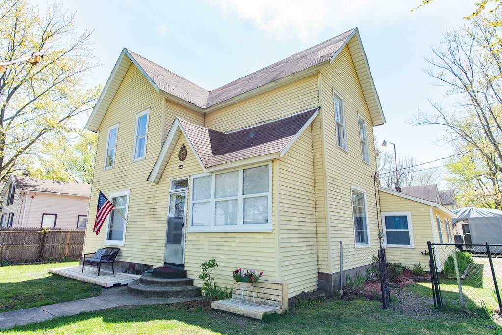 1304 E Vine Street, Kalamazoo, MI 49001 MLS 23014408 properties