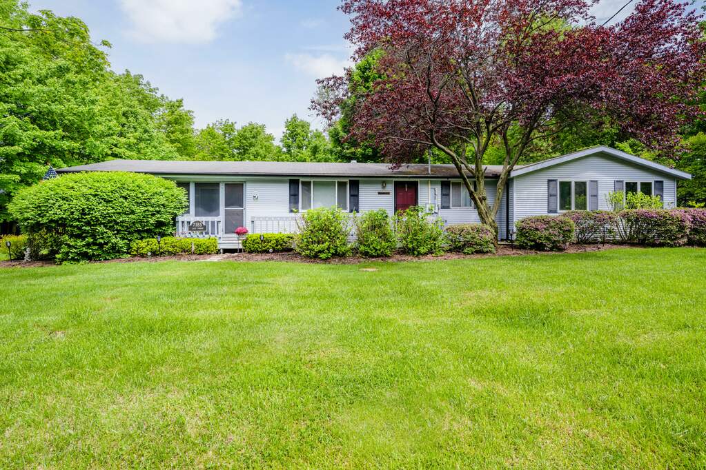 7185 Lake Forest Drive, South Haven, MI 49090 MLS 23016925