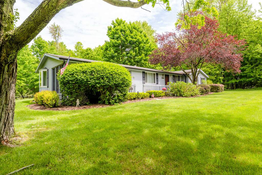 7185 Lake Forest Drive, South Haven, MI 49090 MLS 23016925