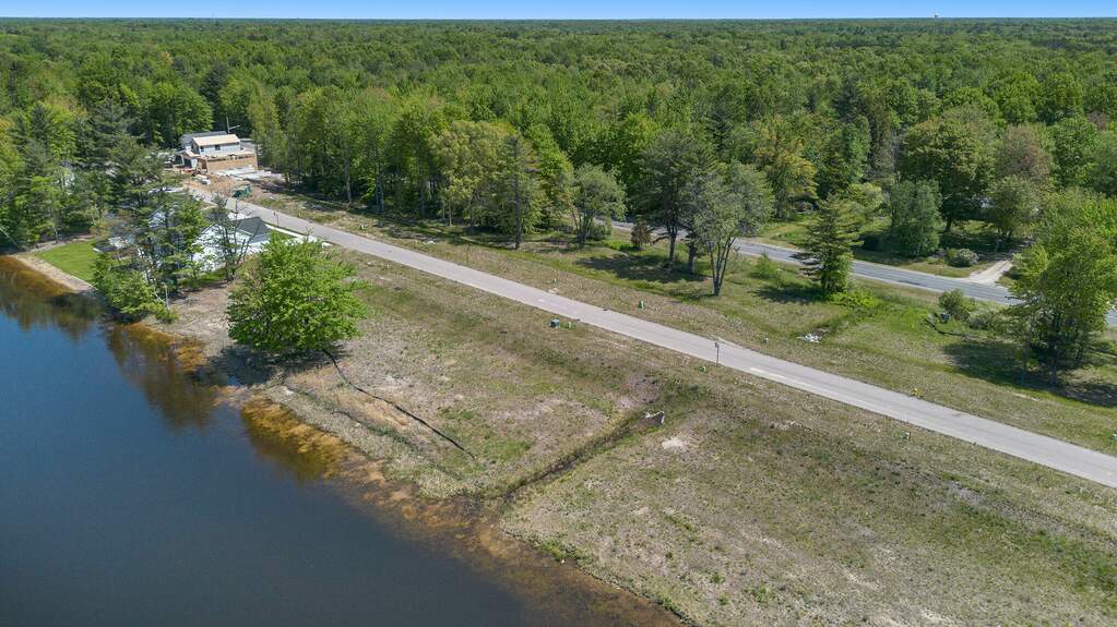 1558 Wilson Road, Norton Shores, MI 49456 MLS 23021058 properties