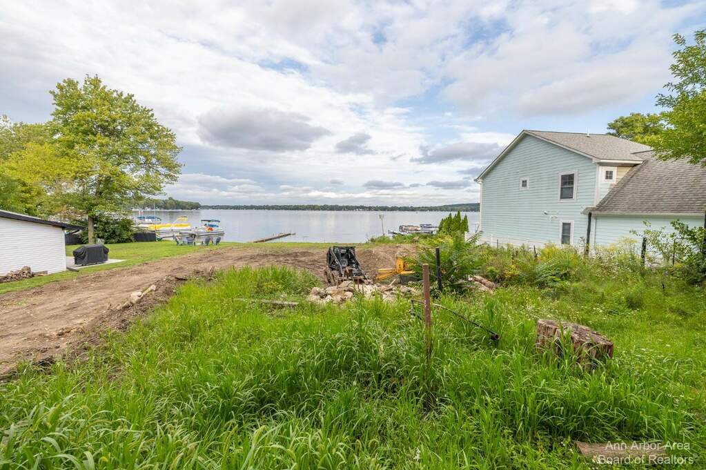 9586 Winston Road, Pinckney, MI 48169 MLS 23126998 properties SW