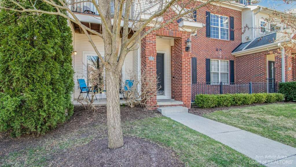 301 Scio Village Court 148, Ann Arbor, MI 48103 MLS 23128825 properties REMI Christie's