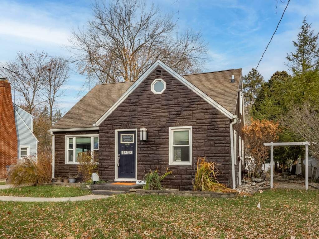 1535 Winton Avenue, Kalamazoo, MI 49001 MLS 23142730 properties