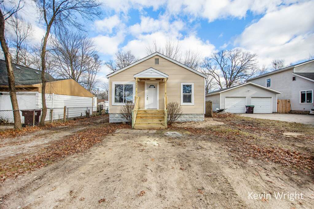 1462 Carlton Street, Muskegon, MI 49442 MLS 23144012 properties
