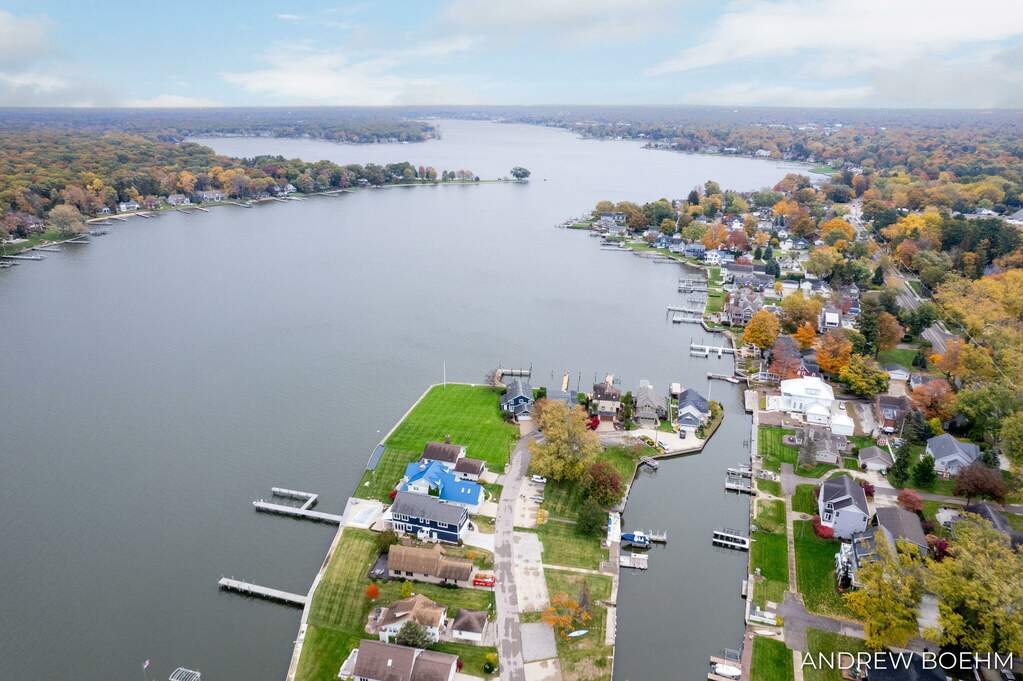 1331 Bayview Drive, Holland, MI 49423 MLS 23145604 properties SW Michigan