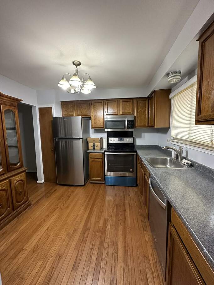 3694 Old Creek Road, Troy, MI 48084 MLS 24000188 properties