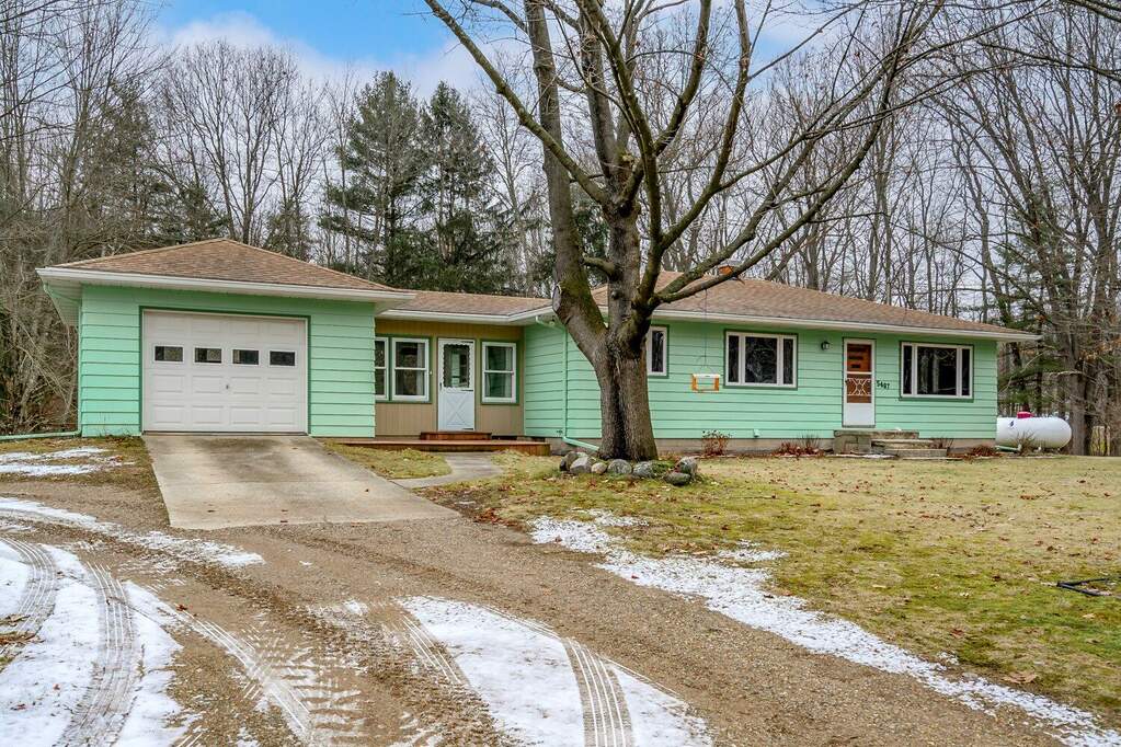 5487 N 32nd Street, Richland, MI 49083 MLS 24002433 properties SW