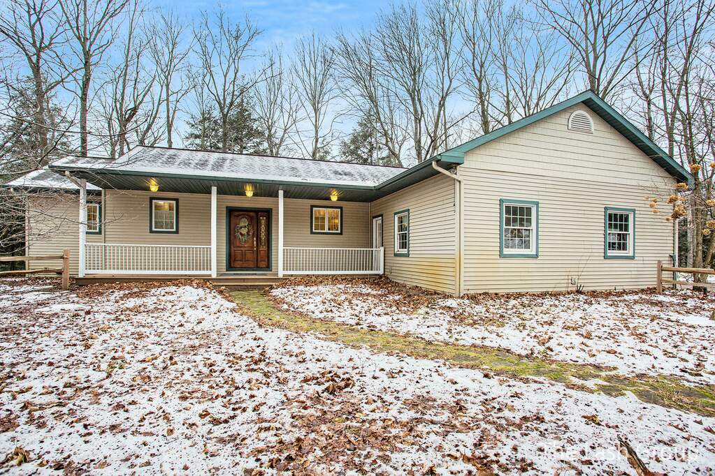 10011 S Brucker Avenue, Fremont, MI 49412 MLS 24003421 properties SW Michigan