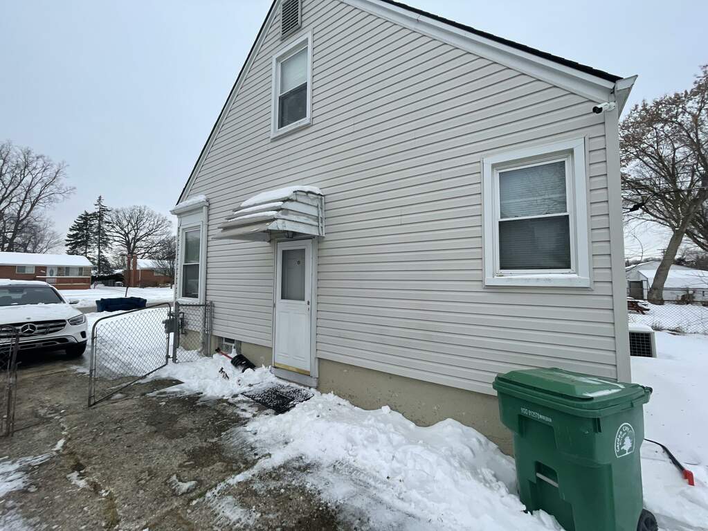 28102 Maplewood Street, Garden City, MI 48135 MLS 24004326 properties