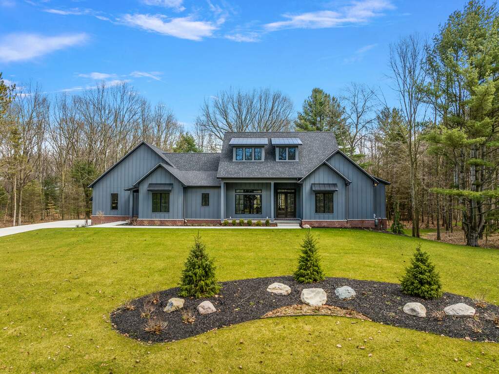 3341 Gaslight Court, Saugatuck, MI 49453 MLS 24005517 properties