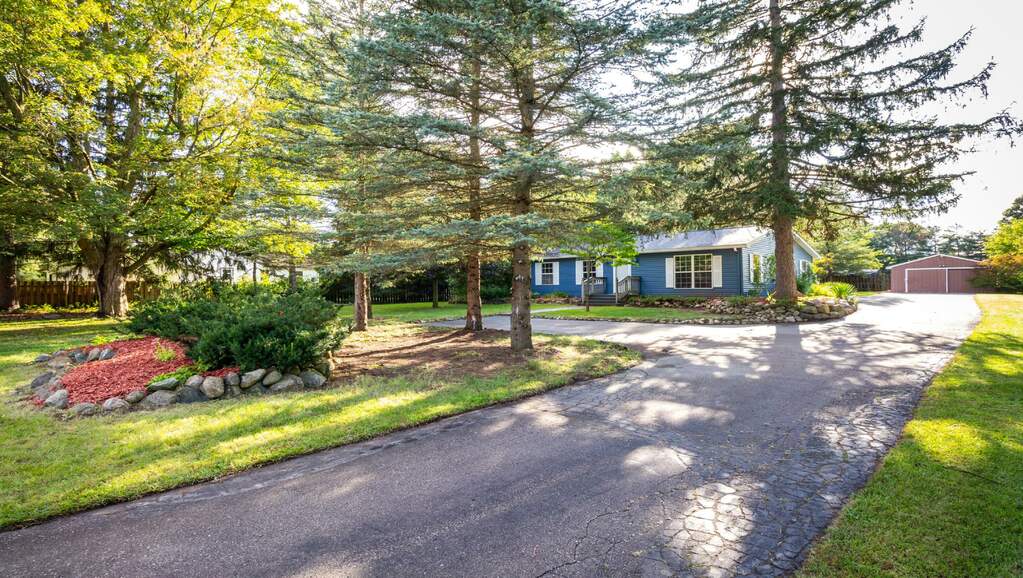 4953 Clintonville Road, Clarkston, MI 48346 MLS 24006326 properties