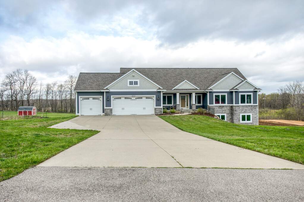 4310 Oakland Hills Drive, Dorr, MI 49323 | MLS# 24018439 | @properties ...