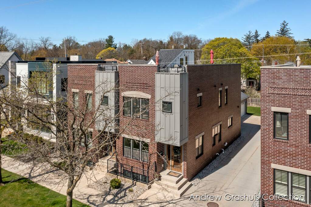 719 Croswell Avenue Se, East Grand Rapids, MI 49506 MLS 24021060 properties SW Michigan