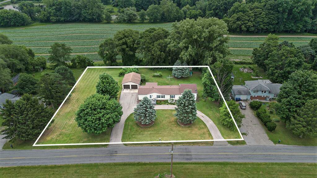 3988 E Empire Avenue, Benton Harbor, MI 49022 MLS 24032761