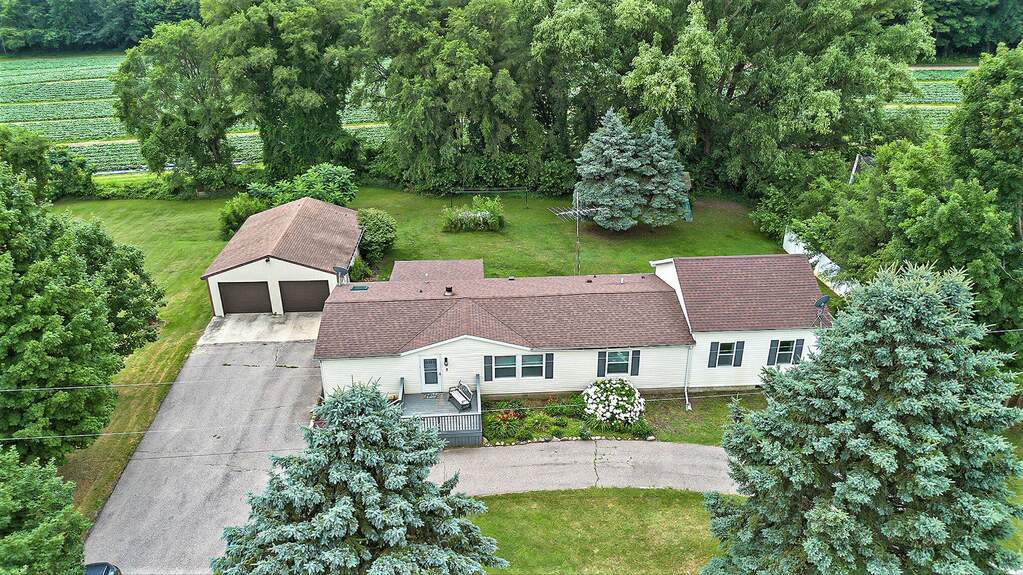 3988 E Empire Avenue, Benton Harbor, MI 49022 MLS 24032761