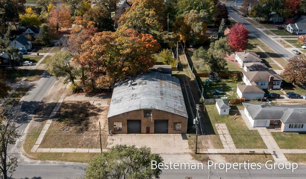 1099 Gordon Street, Muskegon, MI 49442 - More