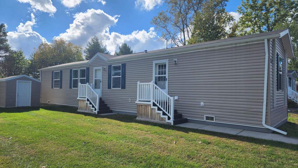 875 W Grand River #29