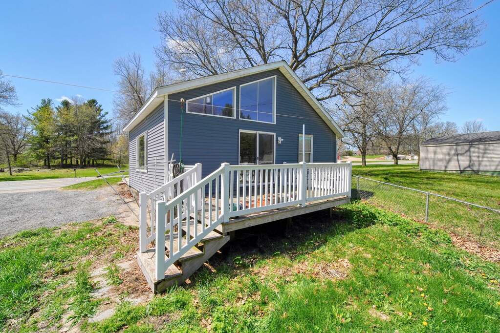 12770 W Us Highway 223, Manitou Beach, MI 49253 | MLS# 26016965 ...