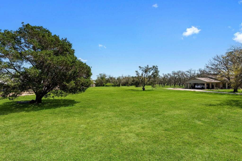 201 Retha Dr, Dripping Springs, TX 78620 MLS 1052896 properties