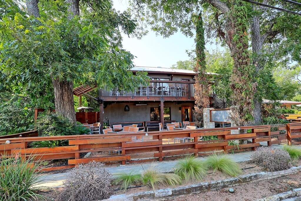 322 Cheatham St, San Marcos, TX 78666 - View 2
