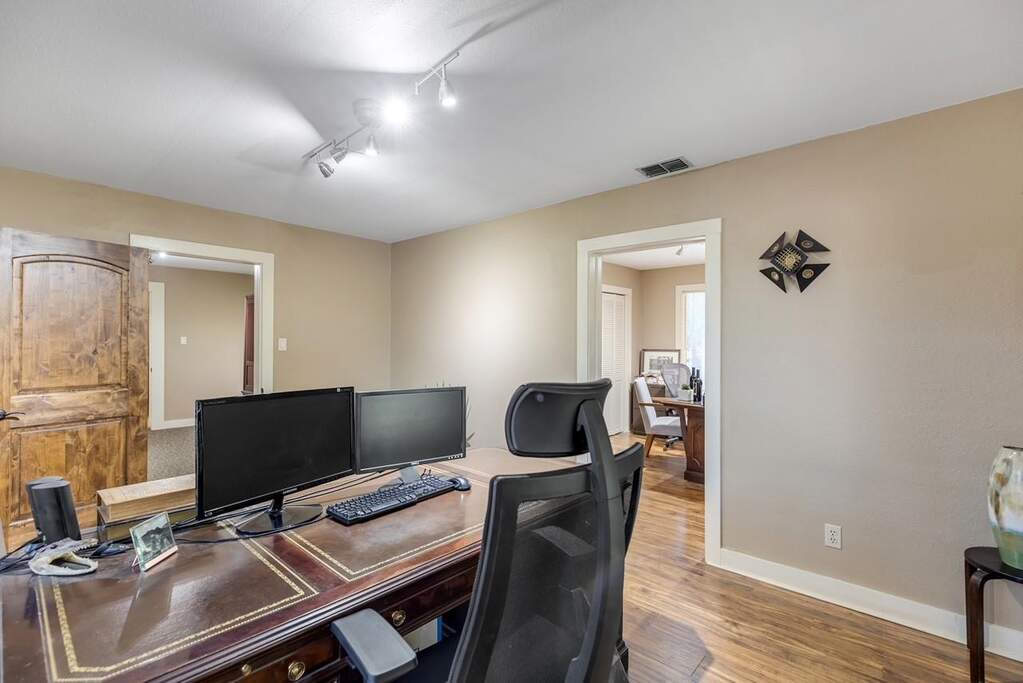 322 Cheatham St, San Marcos, TX 78666 - More