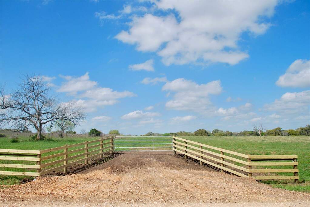 450 County Road 217c, Schulenburg, TX 78956 MLS 1761967