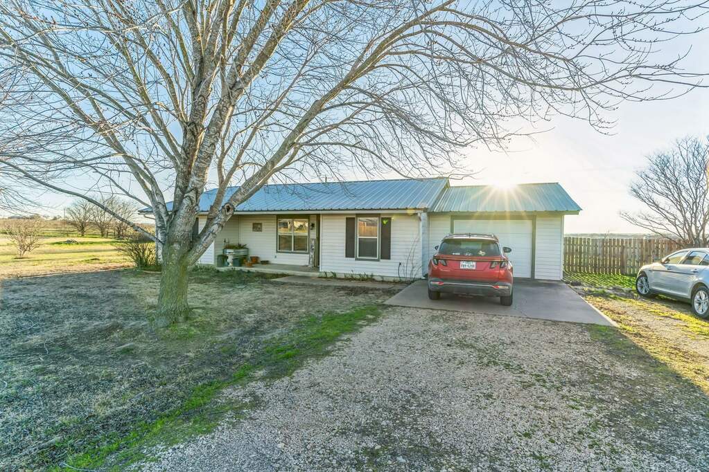 126 Double Creek Dr, Jarrell, TX 76537 MLS 1935446 properties