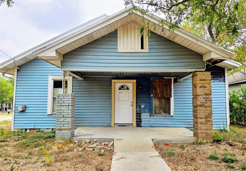 914 Porter &  901 W 5th, Taylor, TX 76574 - View 2