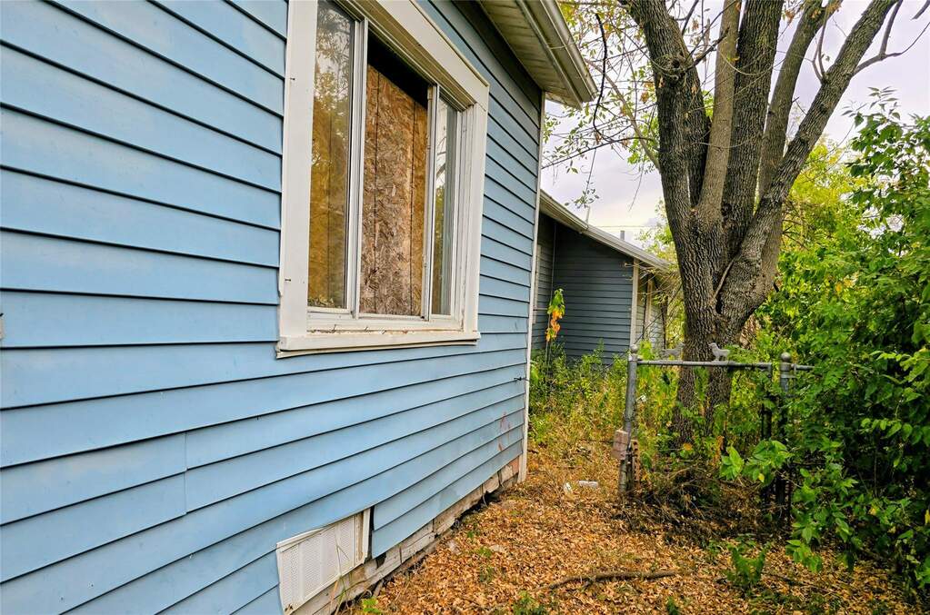 914 Porter &  901 W 5th, Taylor, TX 76574 - View 3