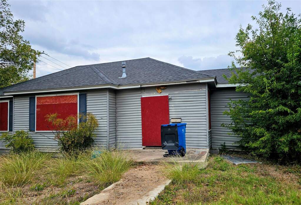 914 Porter &  901 W 5th, Taylor, TX 76574 - View 5